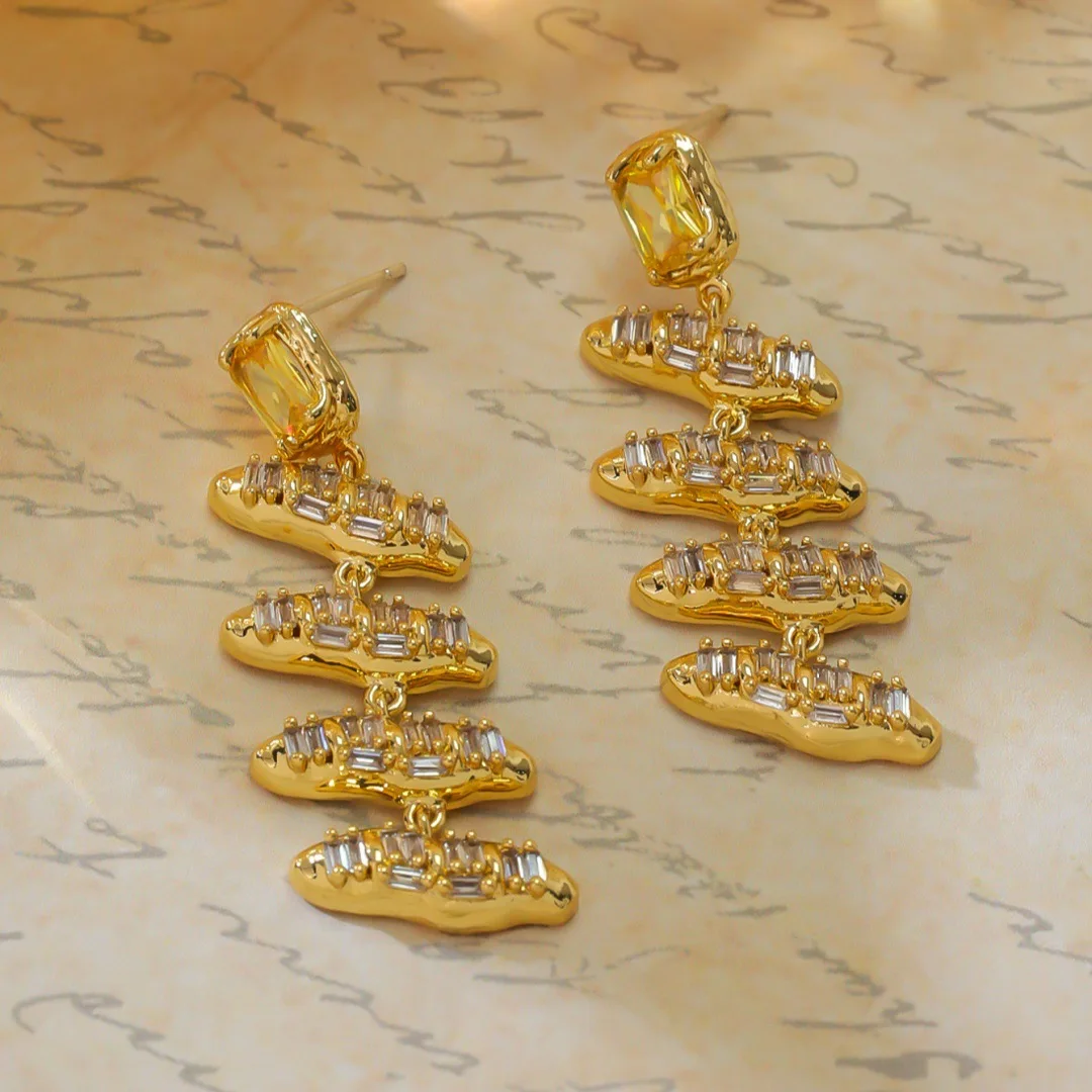 

Серебряные иглы с инкрустацией цирконом, французские легкие роскошные серьги в дворцовом стиле, элегантные темпераментные латунные серьги-гвоздики в стиле ретро