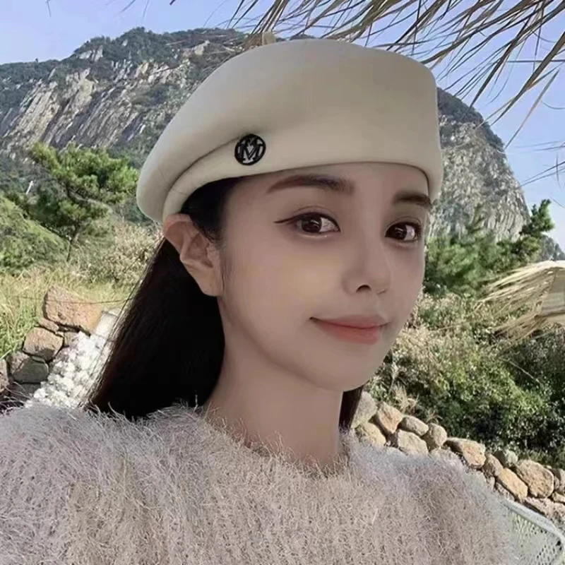 New Classic Ladies Berets Fancy Wool Felt Warmer White Black Autumn Winter Painter Hat Retro Versatile Women Fascinator Fedoras