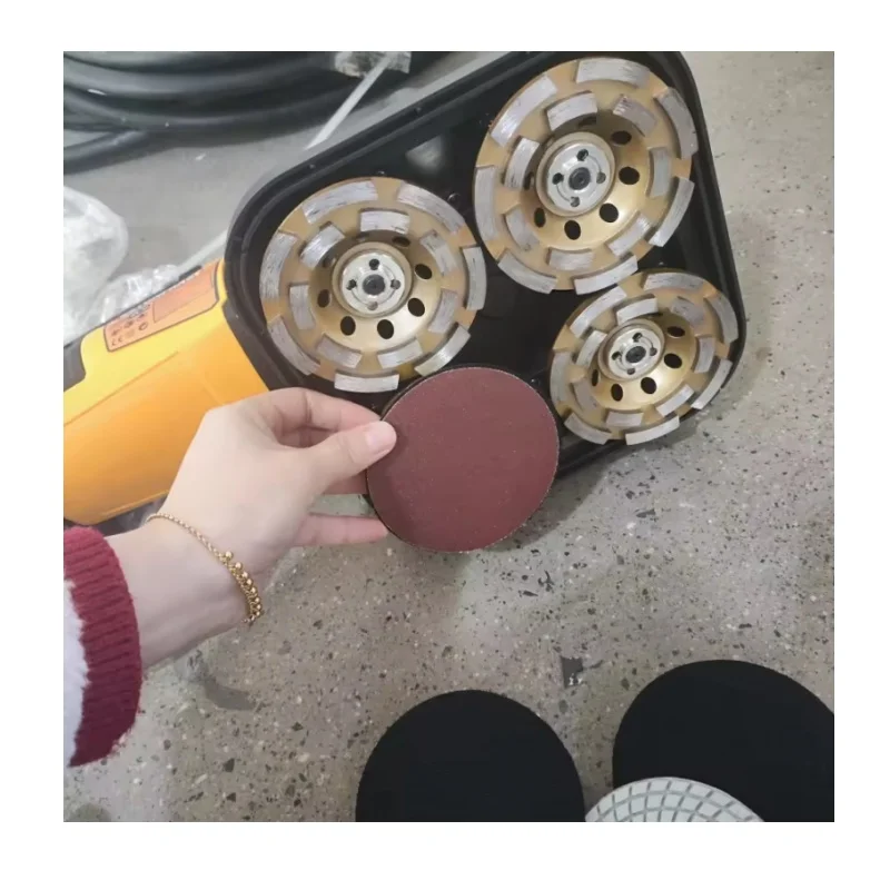 

Высокоэффективный новый дизайн, небольшая ручная шлифовальная машина для бетонного пола с четырьмя головками, шлифовальный станок по дереву