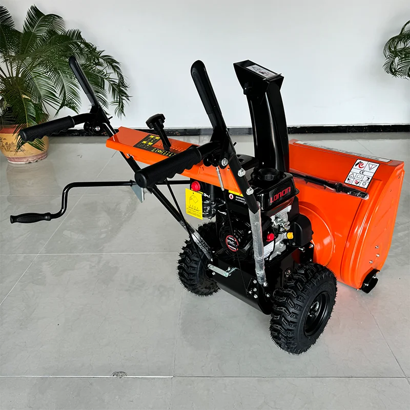 Spazzaneve invernale ad alta efficienza a spinta manuale con estensioni ad ala e forma di lama variabile in vendita