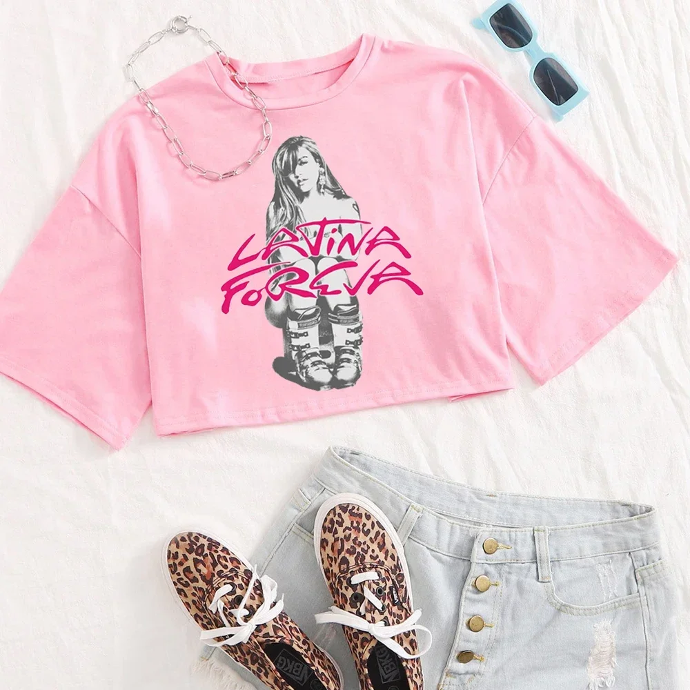 Karol G TROPICOQUETA لاتينا فورفا قميص المرأة س الرقبة قصيرة الأكمام المحاصيل القمم تي شيرت المشجعين هدية #2