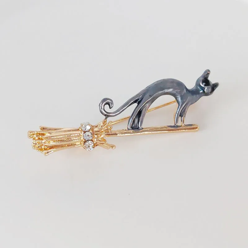 Creative Enamel Cat Riding Magic Broomstick Brooches For Women Men Clothing Backpack Cute Cartoon Kitten Animal Brooch Jewelry