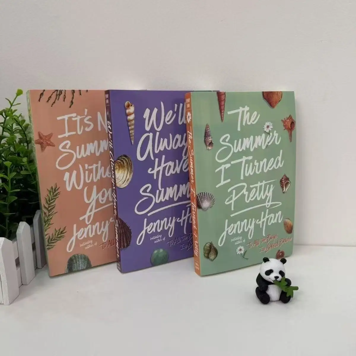 

Серия книг «Лето, когда я стала красивой» в мягкой обложке на английском языке