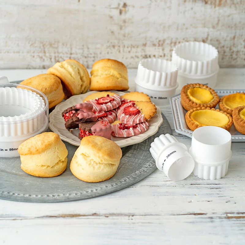 Molde de plástico blanco para hornear, cortador de galletas redondo, juego de 7 piezas con caja, para hacer scones, tartaletas, mousse y encaje.