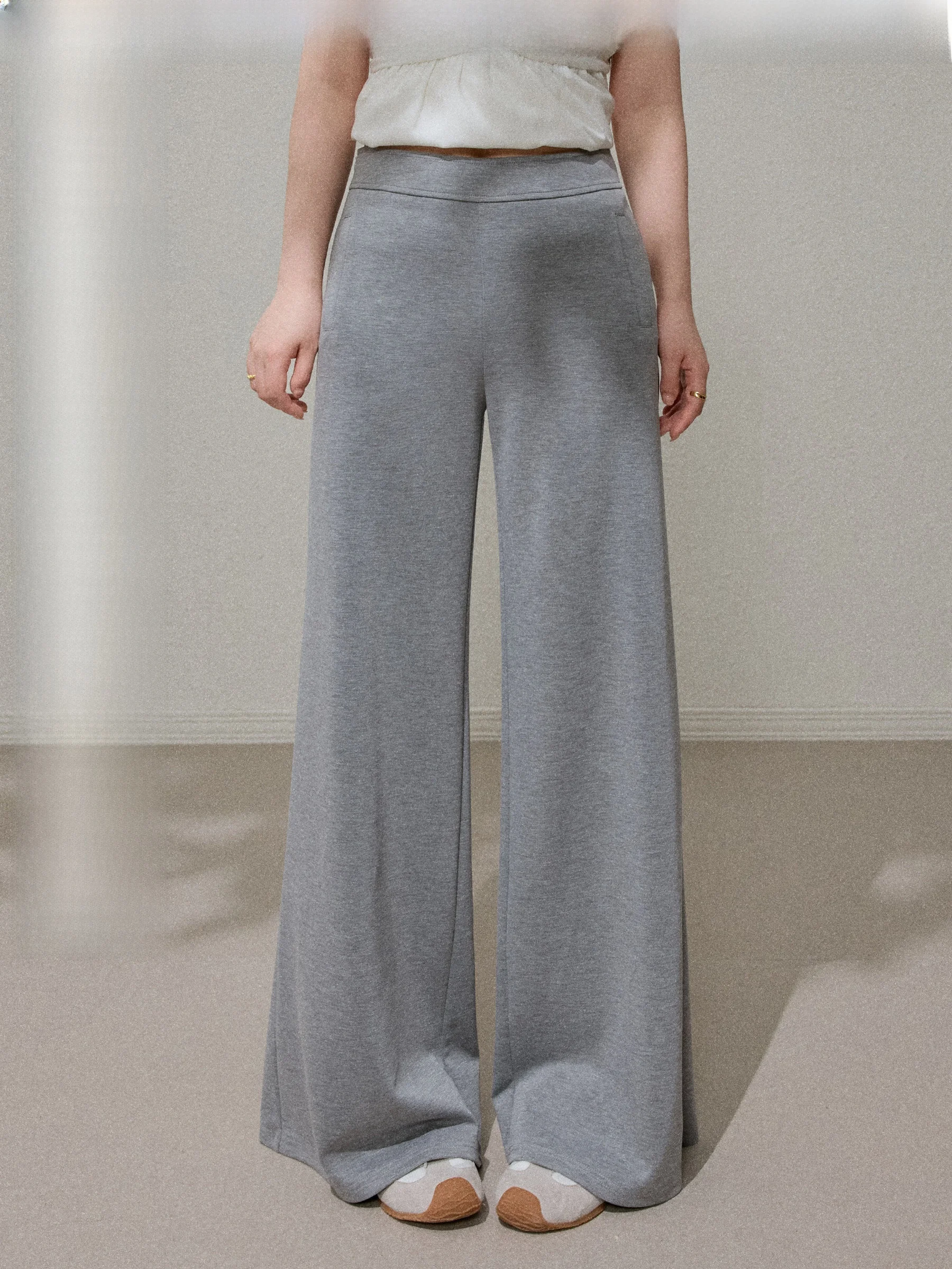 

Повседневные прямые брюки JULULOOK больших размеров для полных женщин: комфорт и уличный стиль. Модель из полиэстера, хлопка и модала.