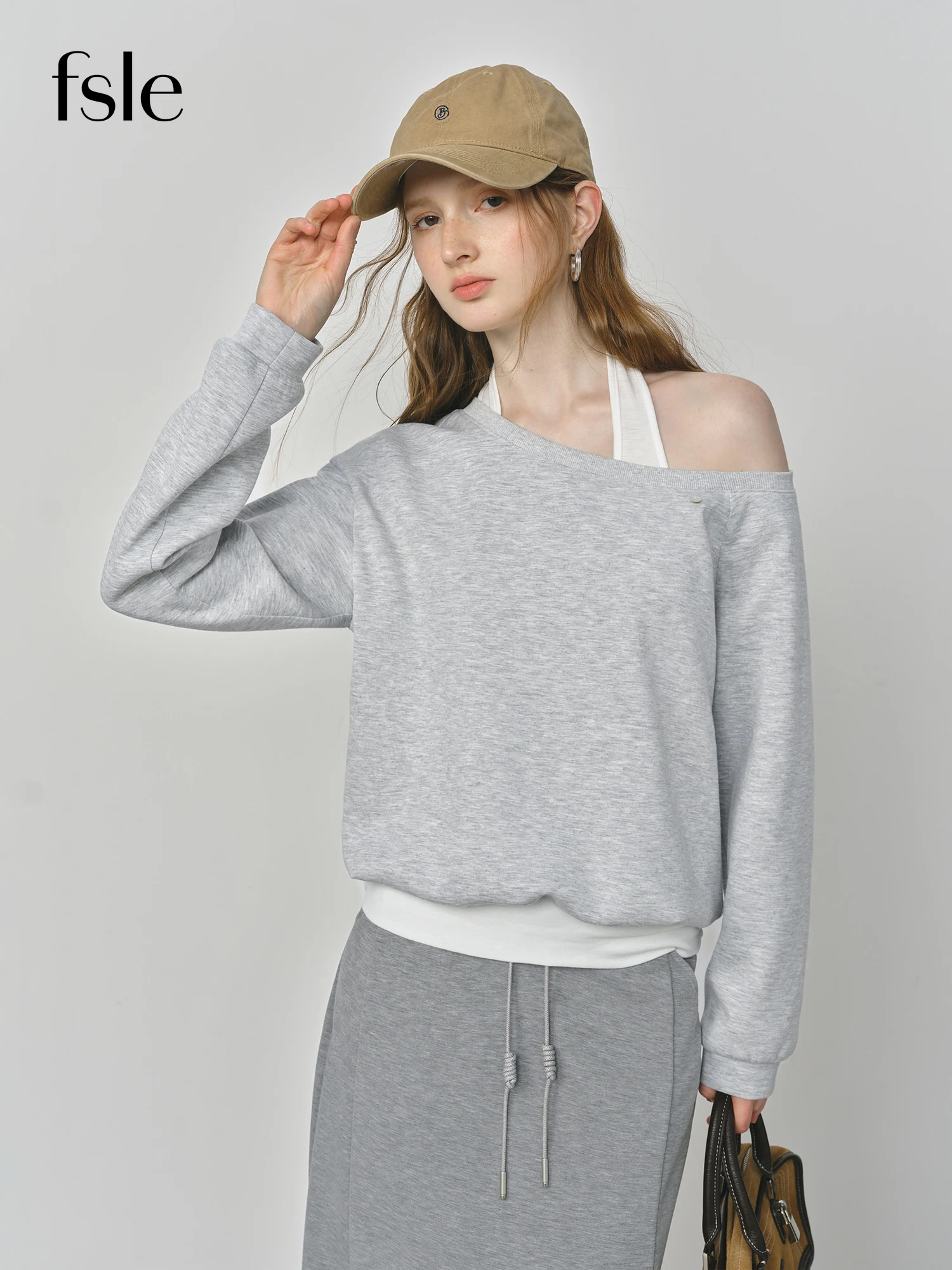 

FSLE Hot Girl Oblique Shoulder Halter Neck Fake Two-piece Sweatshirt Female Autumn 2025 New Loose Versatile Tops 25FS13222