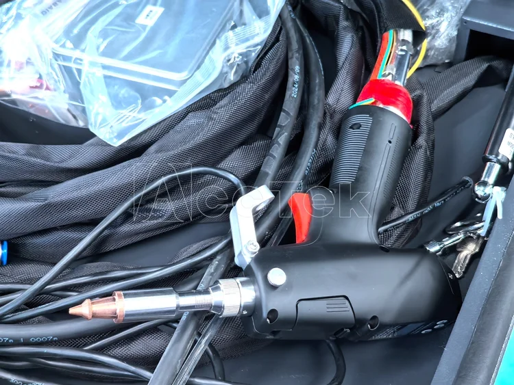 휴대용 3000W 레이저 용접기 4 IN 1 용접기 RECI 3KW 섬유 레이저 용접기 금속 용접 청소 절단 380V 3상
