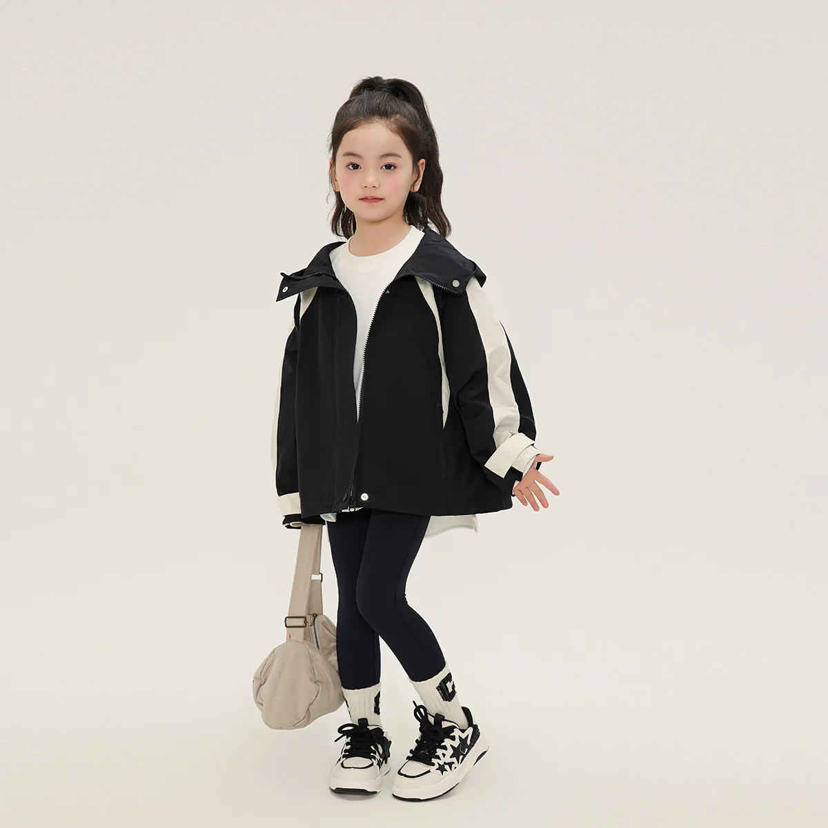 

Spring collection new girls' hooded casual jacket black and white color blocked children's submachine jacket baby top