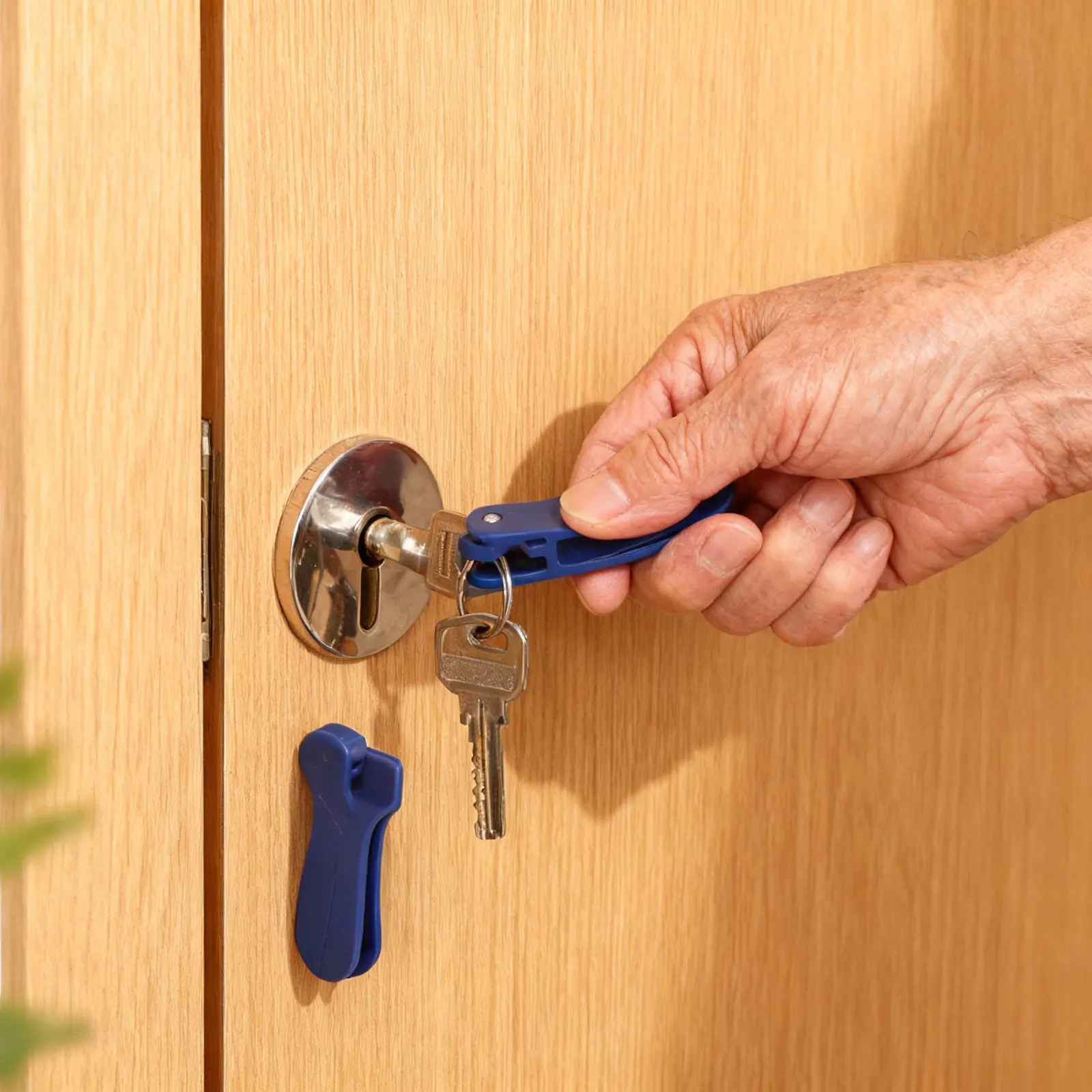 

Пластиковый ключ-открыватель для ключей, помощник для пожилых людей при артрите, слабом хвате, болях в запястье, синдроме запястного канала, средства для поддержки мобильности