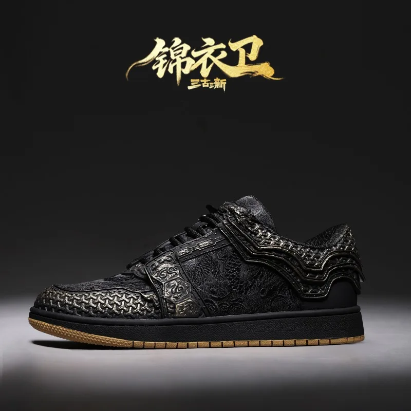 Men Skate Shoes Chinese Jinyiwei Totem Embossed Lowtop Sneakers Rubber Sole Wear‑Resistant Elevated Street Male Shoes.