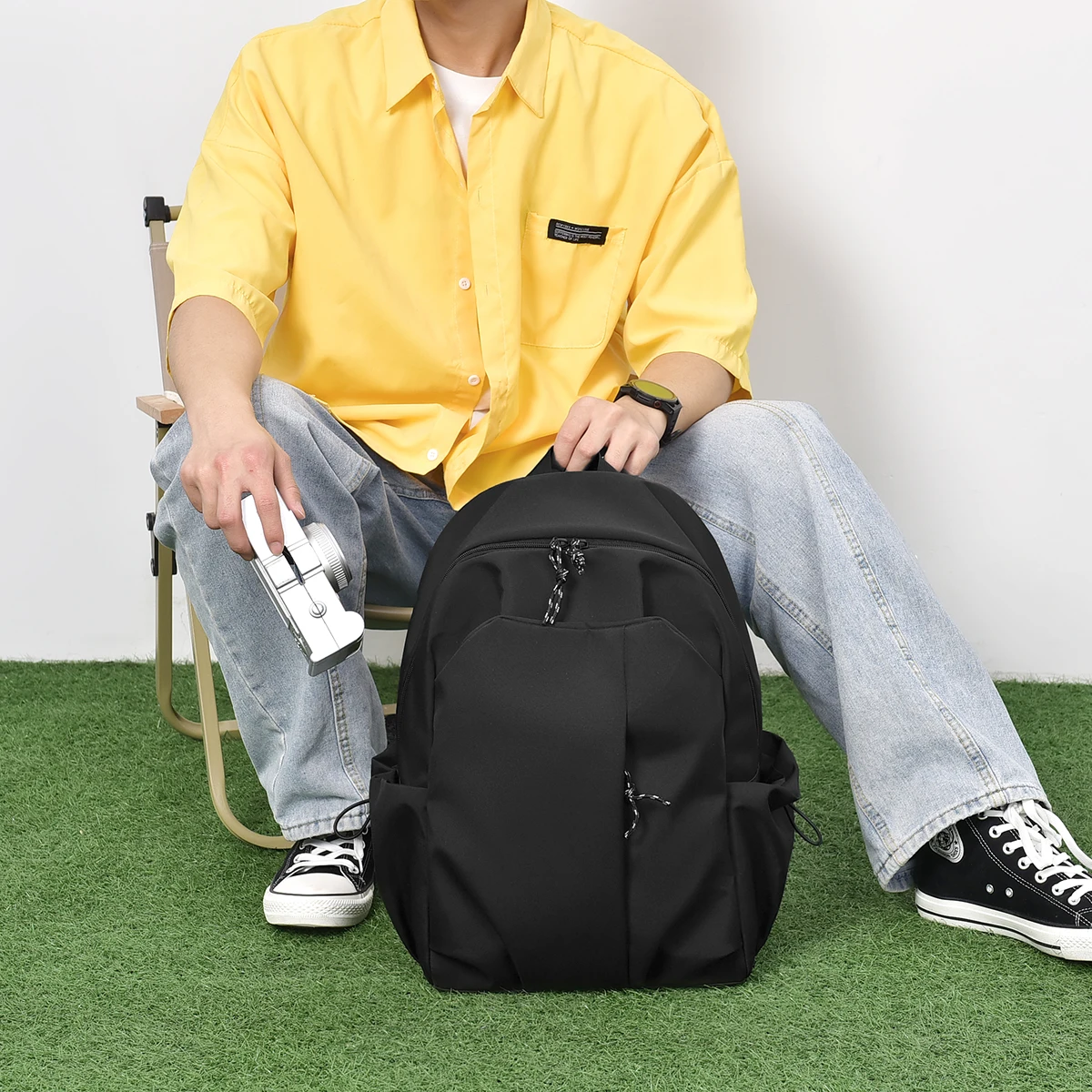 Una pratica borsa a tracolla resistente all'usura è comoda da viaggiare e è alla moda e multifunzionale