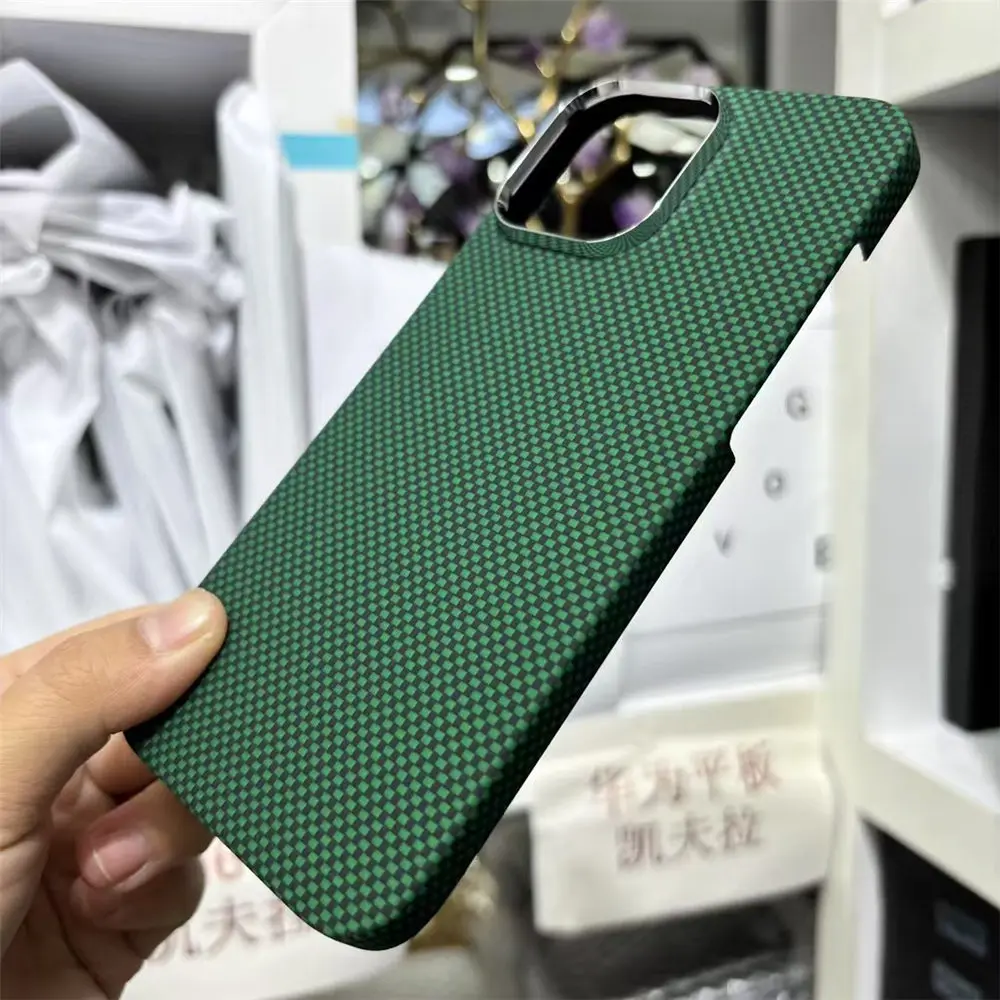 Wąskie etui z włókna węglowego Premium z aramidą do iPhone'a 16Pro 16 Pro Max Matowe etui magnetyczne