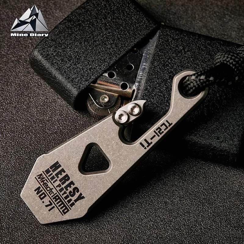 Mini Titanium Alloy Crowbar Bottle Opener Prybar Cool Keychain EDC Hand Tools Multifunction Camping Gear(Random Numbering)