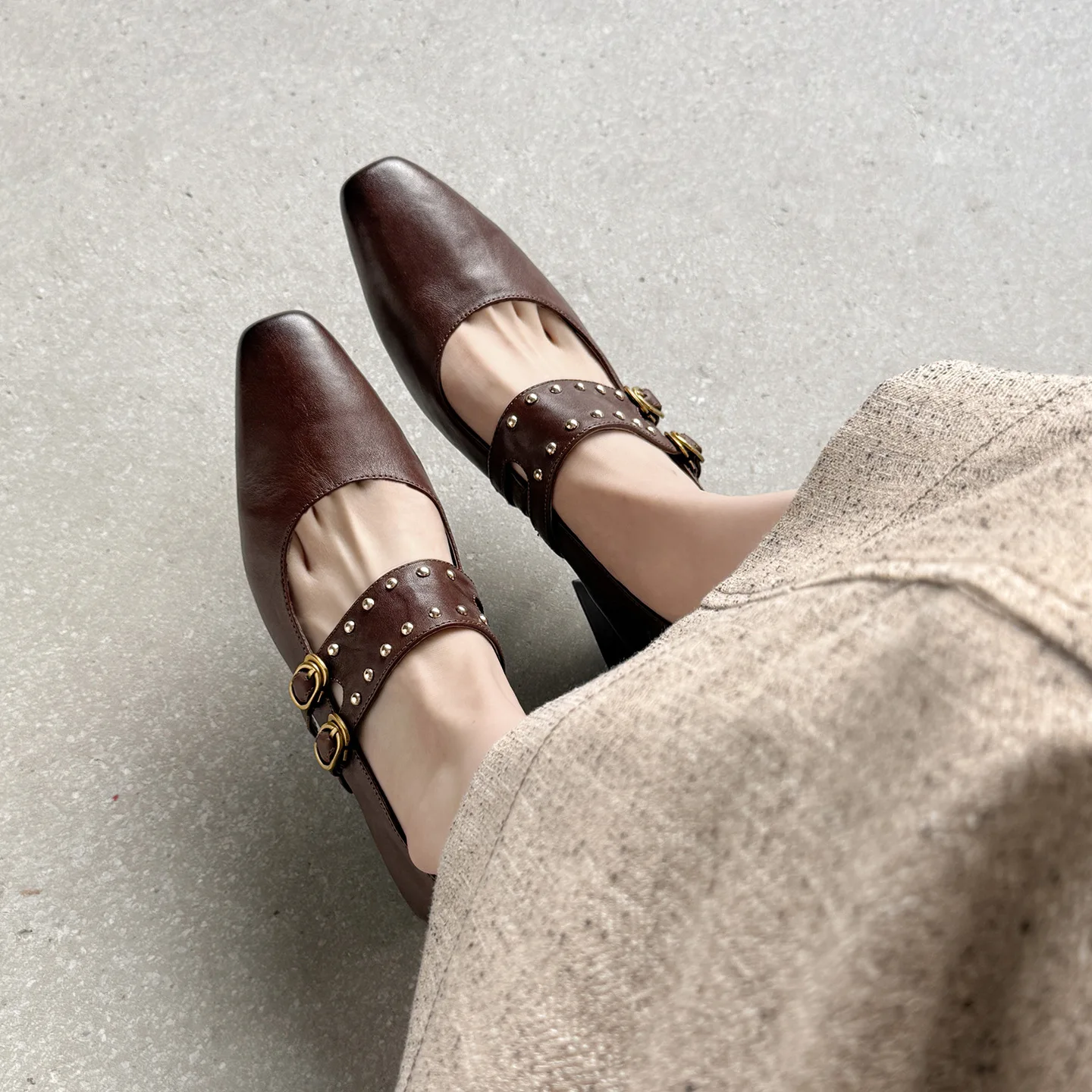 Brown first layer washed cowhide retro Mary Jane shoes~ square head shallow mouth rivets one word with medium heel single shoes