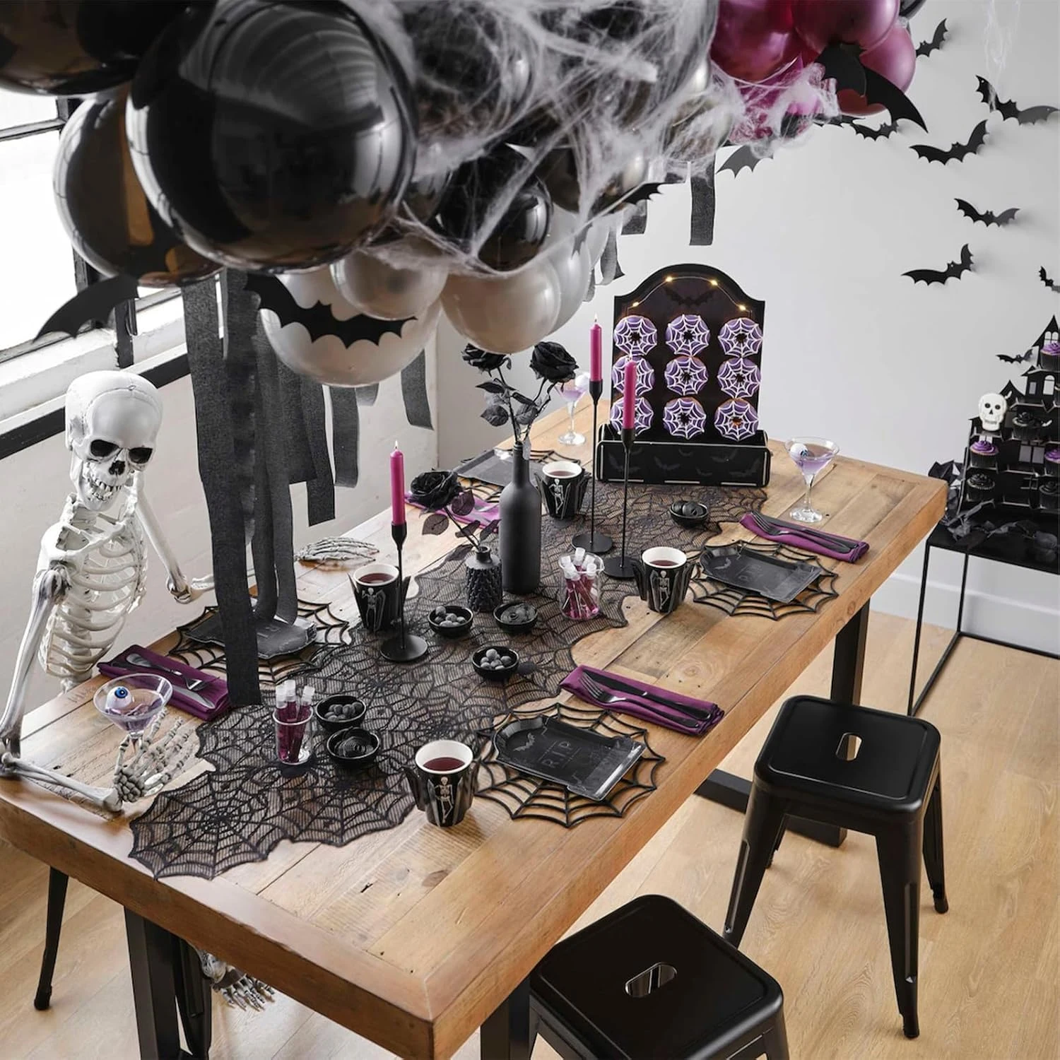 Halloween-Tischdecke, Spinnennetz-Tischläufer aus schwarzer Spitze für Halloween-Dekoration/Party-Dinner-Tischdekoration, 45 x 183/ 243 cm
