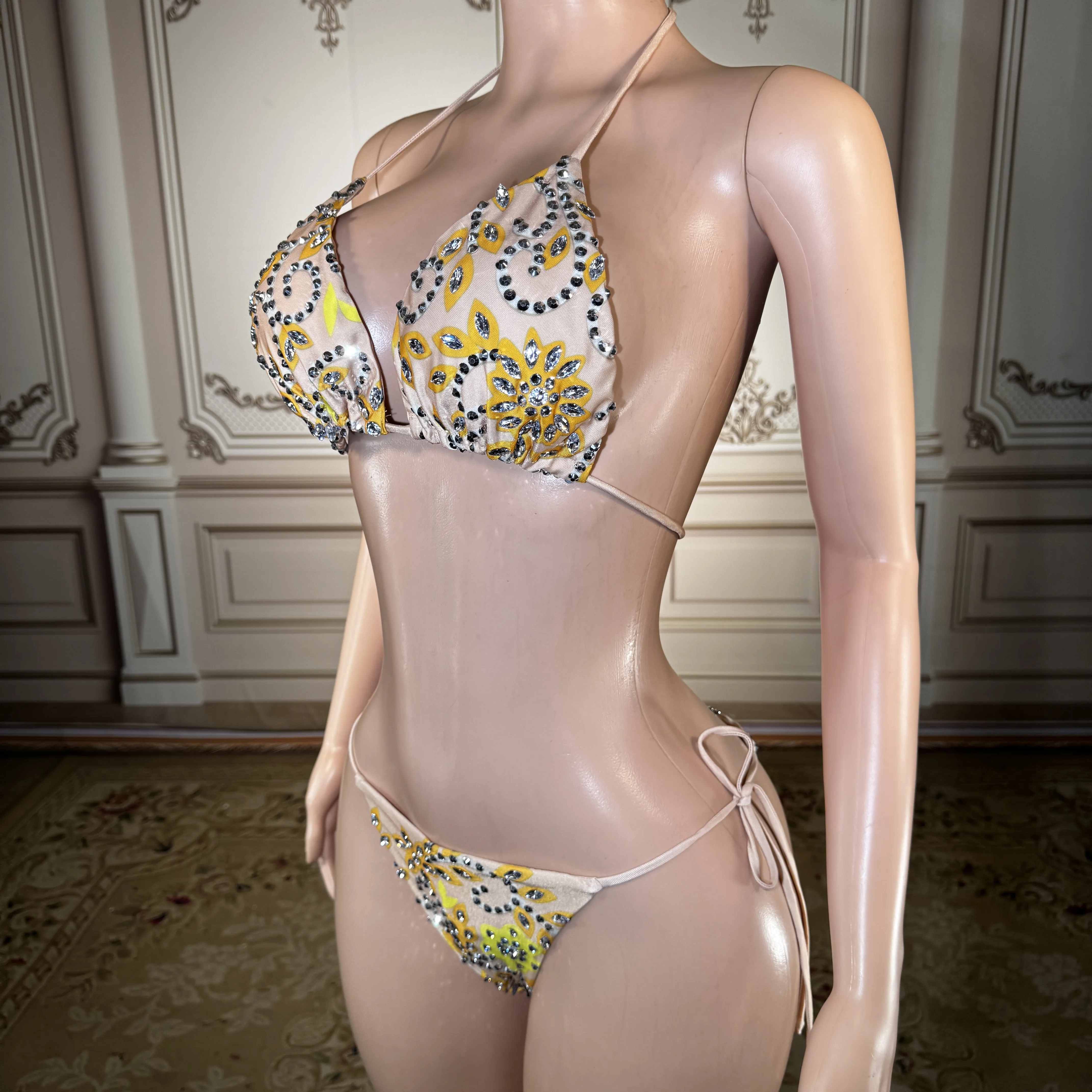 

Новый раздельный купальник ZD для женщин: бикини с цветочным принтом, глубоким V-образным вырезом, открытой спиной, стразами, элитный трехсекционный купальник, сексуальный женский купальный костюм.