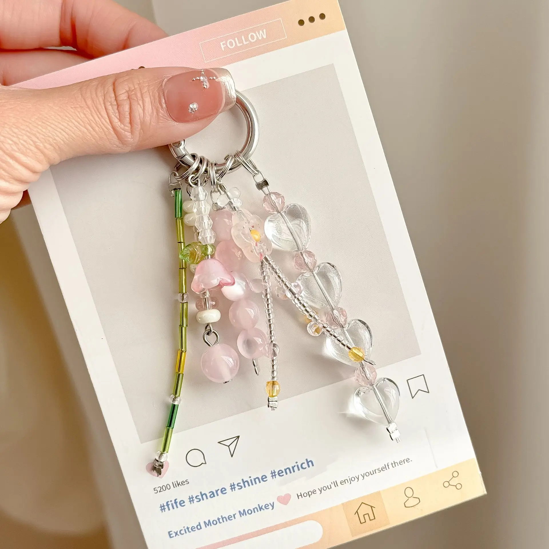 

Small fresh lily of the valley bag pendant handmade beaded mobile phone keychain pendant ins wind flow Su sweet bag hanging