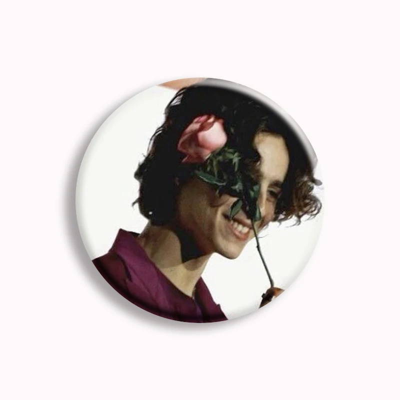 Popolare Movie Actor Timothee Chalamet Button Pin spilla personalizzata Badge per accessori per decorazioni per zaini i fan raccolgono il regalo 58mm