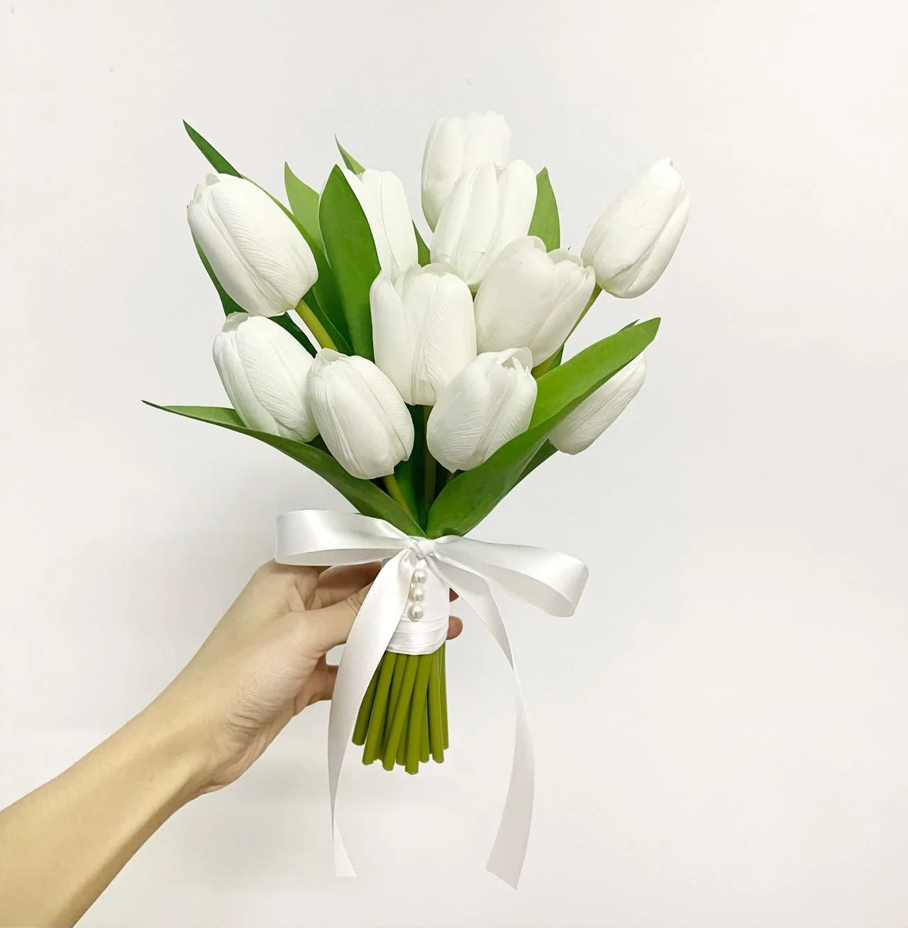 Ramo de flores de boda de imitación clásica, flor de novia de tulipán blanco, flor de retención, flor de seda, nuevo, 2024, WB170