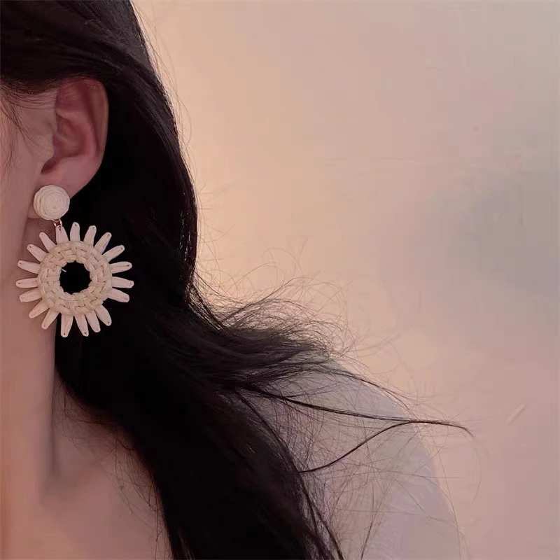 Lifefontier Handmade Sunflower Flower Raffia Braided Earring Ethnic Hollow Round Geometric Beach Drop Earrings For Women Jewelry