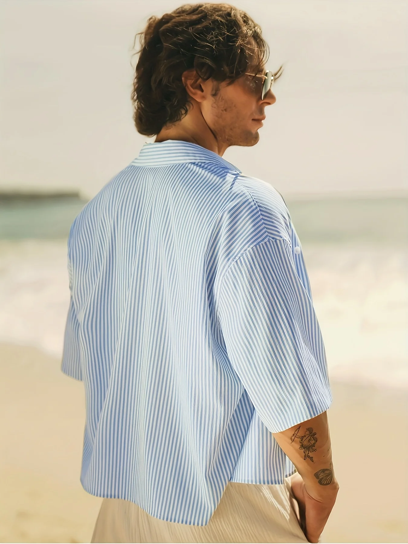 Men's blue and white vertical stripe short sleeved shirt with lapel collar, beach vacation casual cardigan shirt