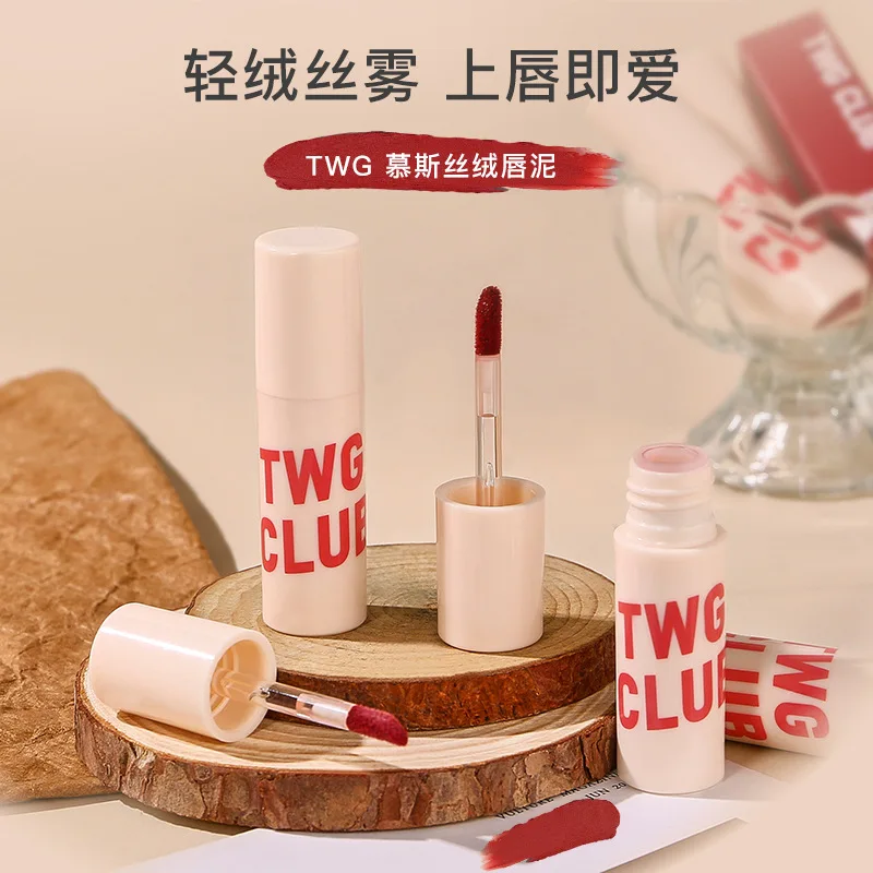 Mu Si Velvet Lip Mud Lip Glaze matte lipstick does not stick to the cup and does not lose the lip glaze of female students.