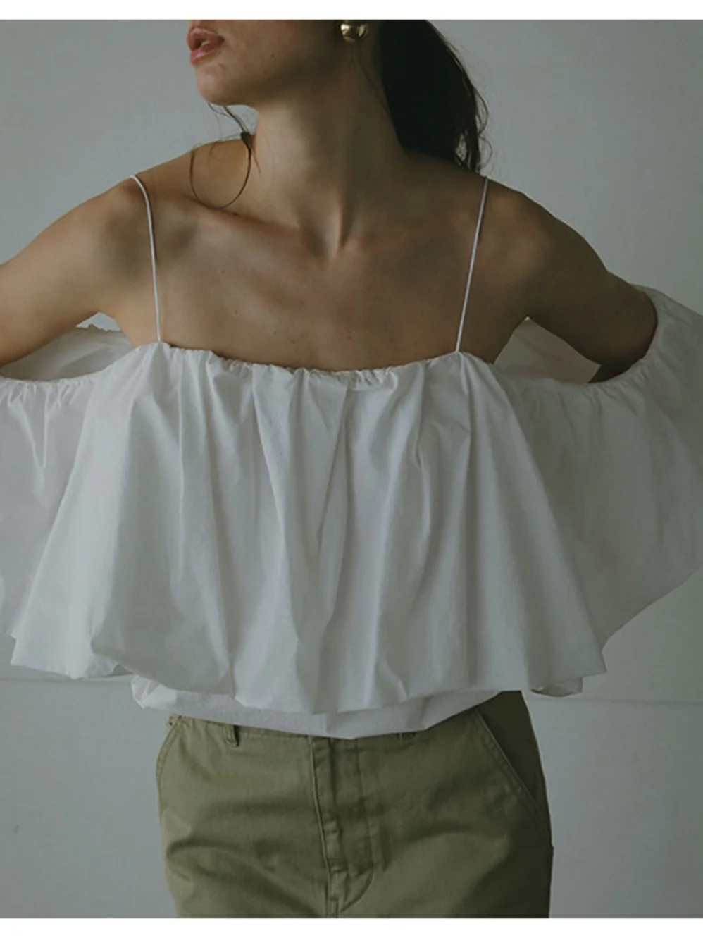 

Japanese Style Elegant Lady Holiday Feel Strap Lace Trim One Shoulder Shirt Hole Digging Black White Short Women's Blouse Cotton