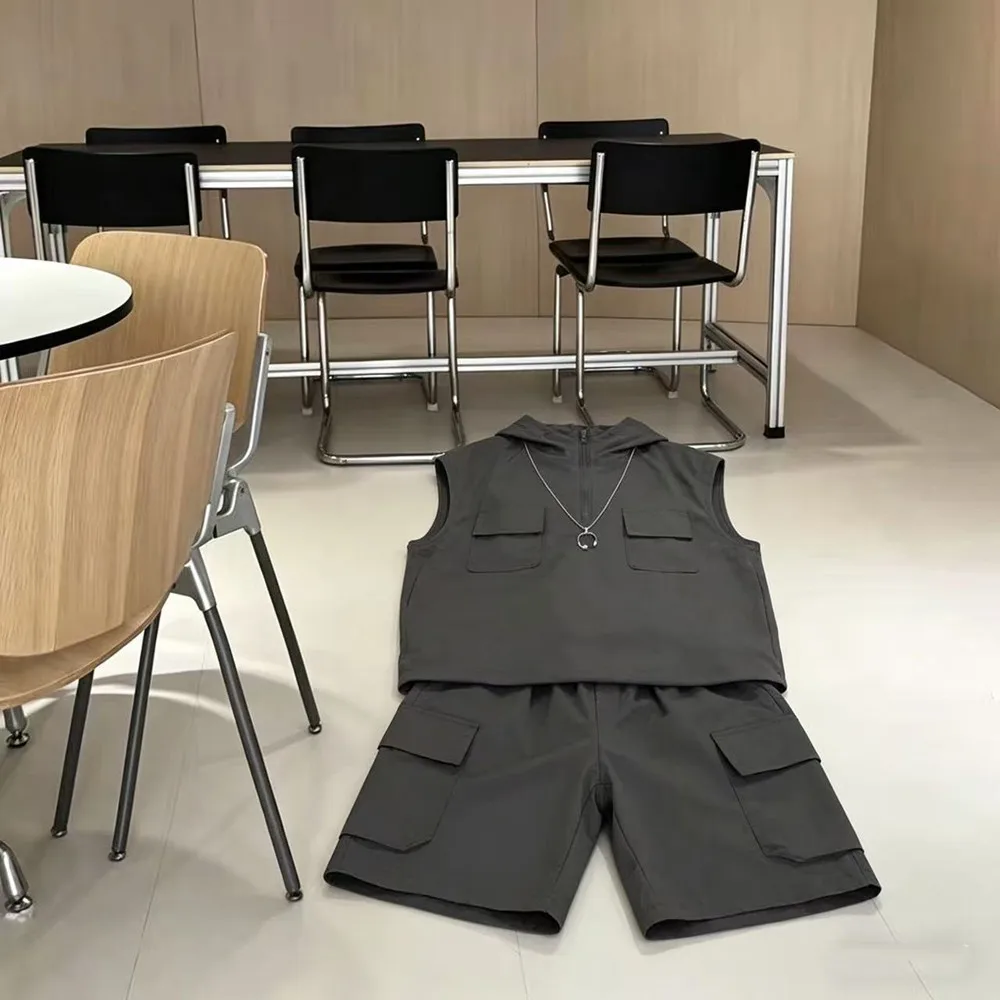 

Boys Summer Two-Piece Set Cool Handsome Short-Sleeved Top And Shorts Children's Outfit 2026 New