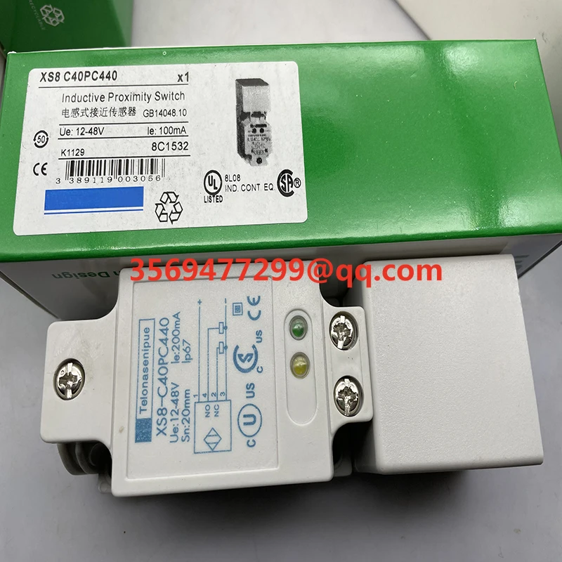 

Proximity switch XS8-C40DP210 Brand-new sensor