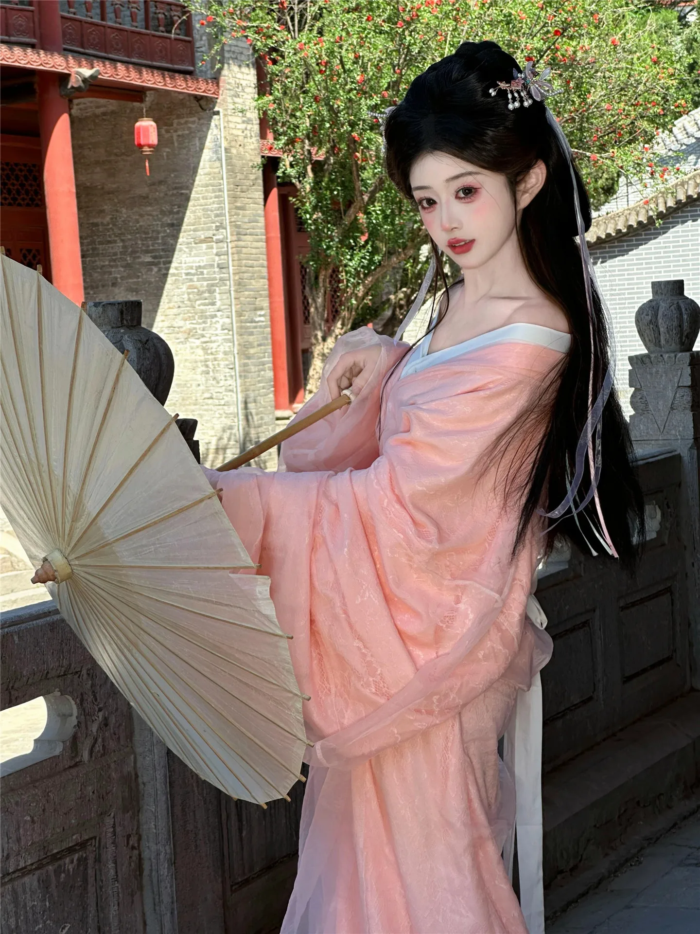 

Розовый кружевной костюм Ханьфу для фотосессий в стиле феи, для путешествий, для портретной фотосъемки на красной стенах древних городов