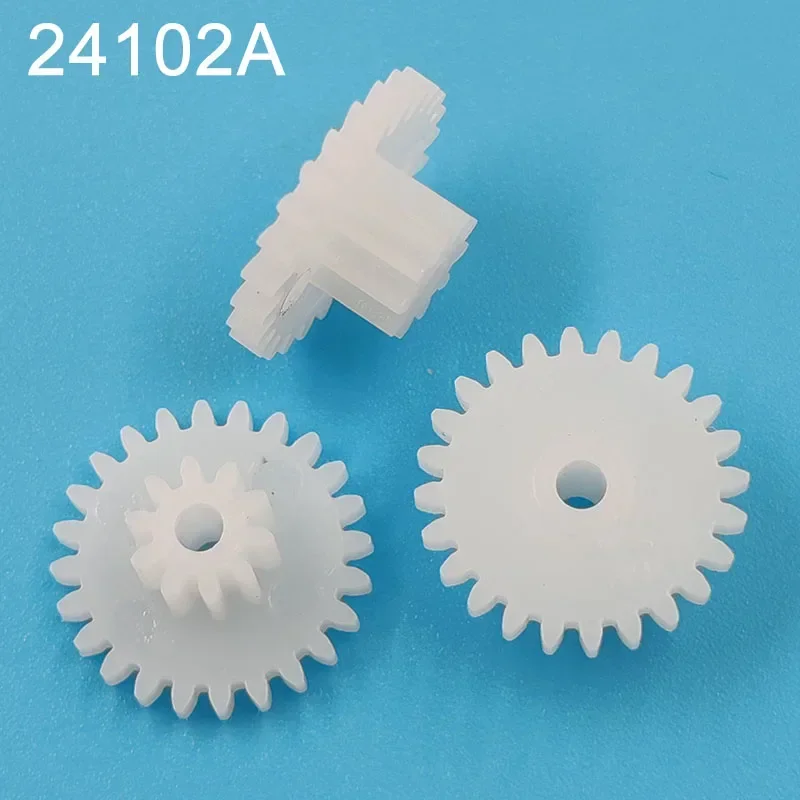 50pcs 24102A 0.5M Gear 13mm Diameter 24 Teeth 10 Teeth  POM Plastic Pinion 2MM Motor Shaft Toy Parts Wheels 10pcs/lot