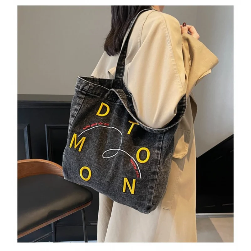 

High-End Ladies Tote Bag Made Of Star-Printed Leather Featuring Trendy Paris Casual Vintage Style​