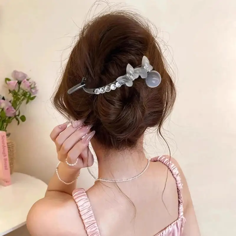 Hochwertige Haarspange mit künstlichen Diamanten in Schmetterlingsform, geeignet für den Alltag und Hochsteckfrisuren am Hinterkopf. – Detail 4