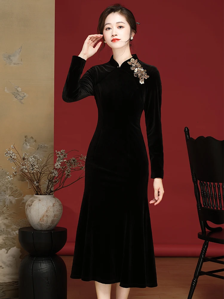 

Dorabana Ele Long Velvet Dr with Beads Bla Traditional Modern Version for Women 35 Years And above