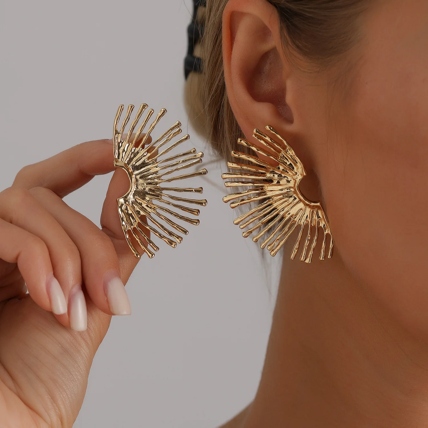 Geometrically Symmetric Daylight Ray Earrings, Ladies Spread Their Wings, Light Luxury Decorative Earrings, Jewelry Gifts