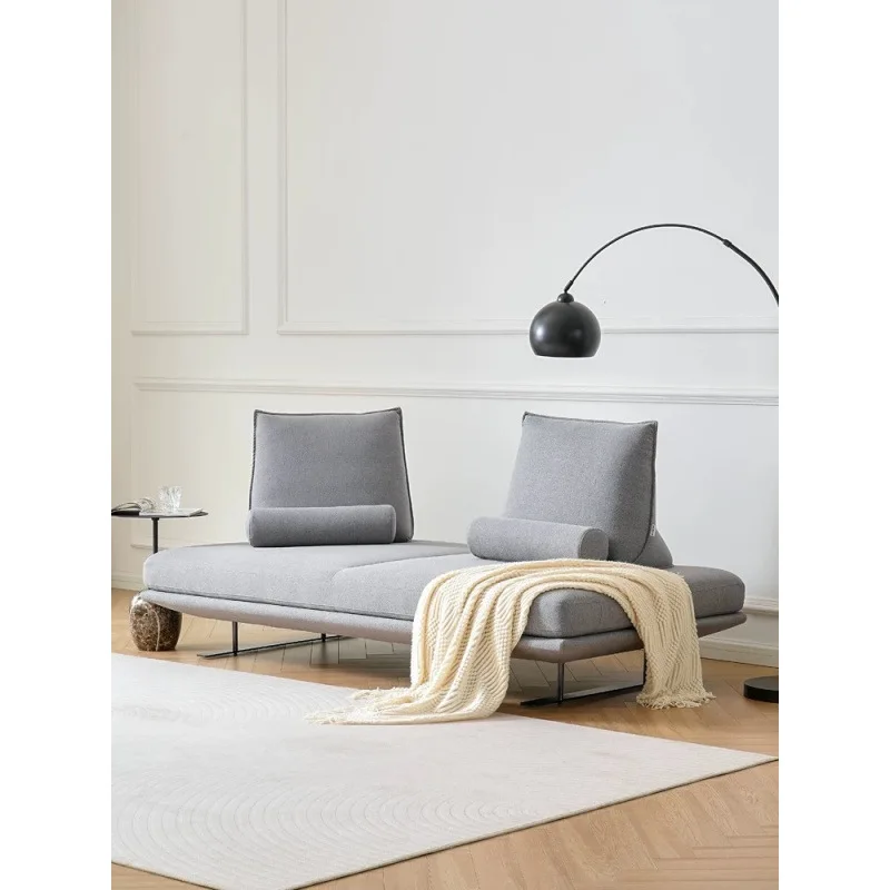 

Небольшая квартира, креативная гостиная, двусторонний диван без подлокотников, минималистичный пространство от руки.