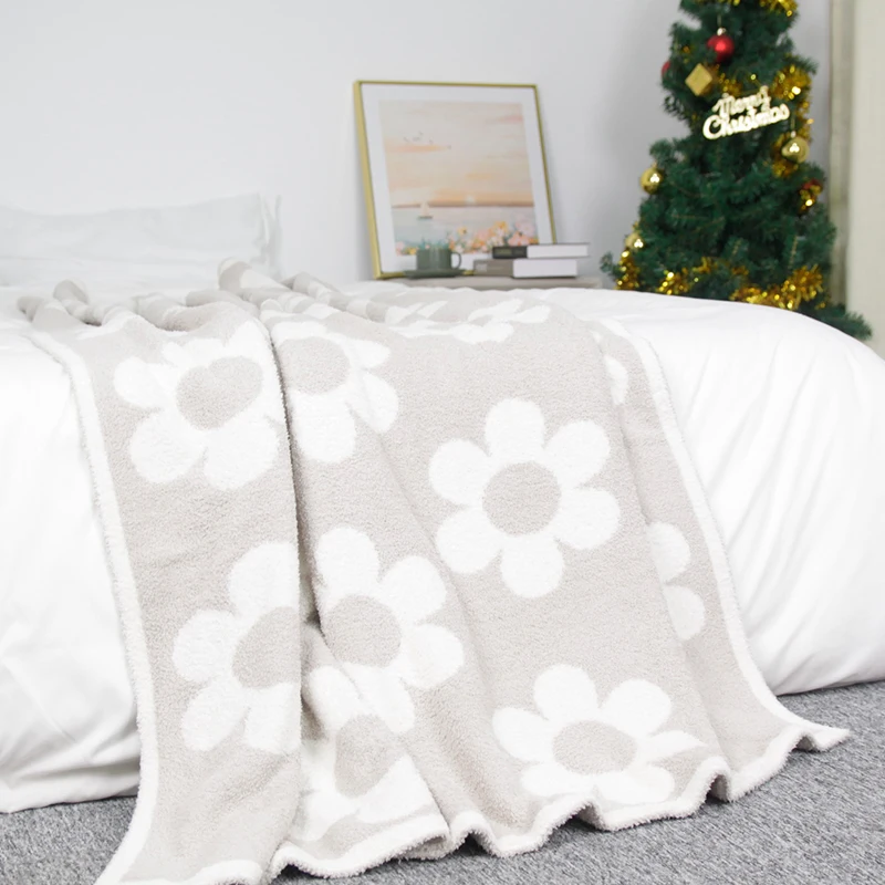 Fast Shipping Hot Selling Feather Yarn Daisy Design Quality Knit Bed Sofa Couch Throw Blankets for Winter travel bag single