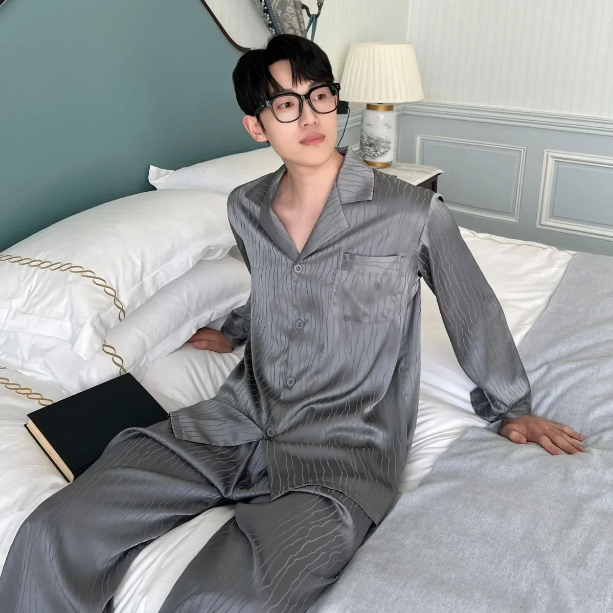 

Шелковистая тонкая атласная ночная рубашка, брючный пижамный костюм, весна-лето, новый мужской пижамный комплект из 3 предметов, домашняя одежда, свободная повседневная одежда для отдыха, пижама