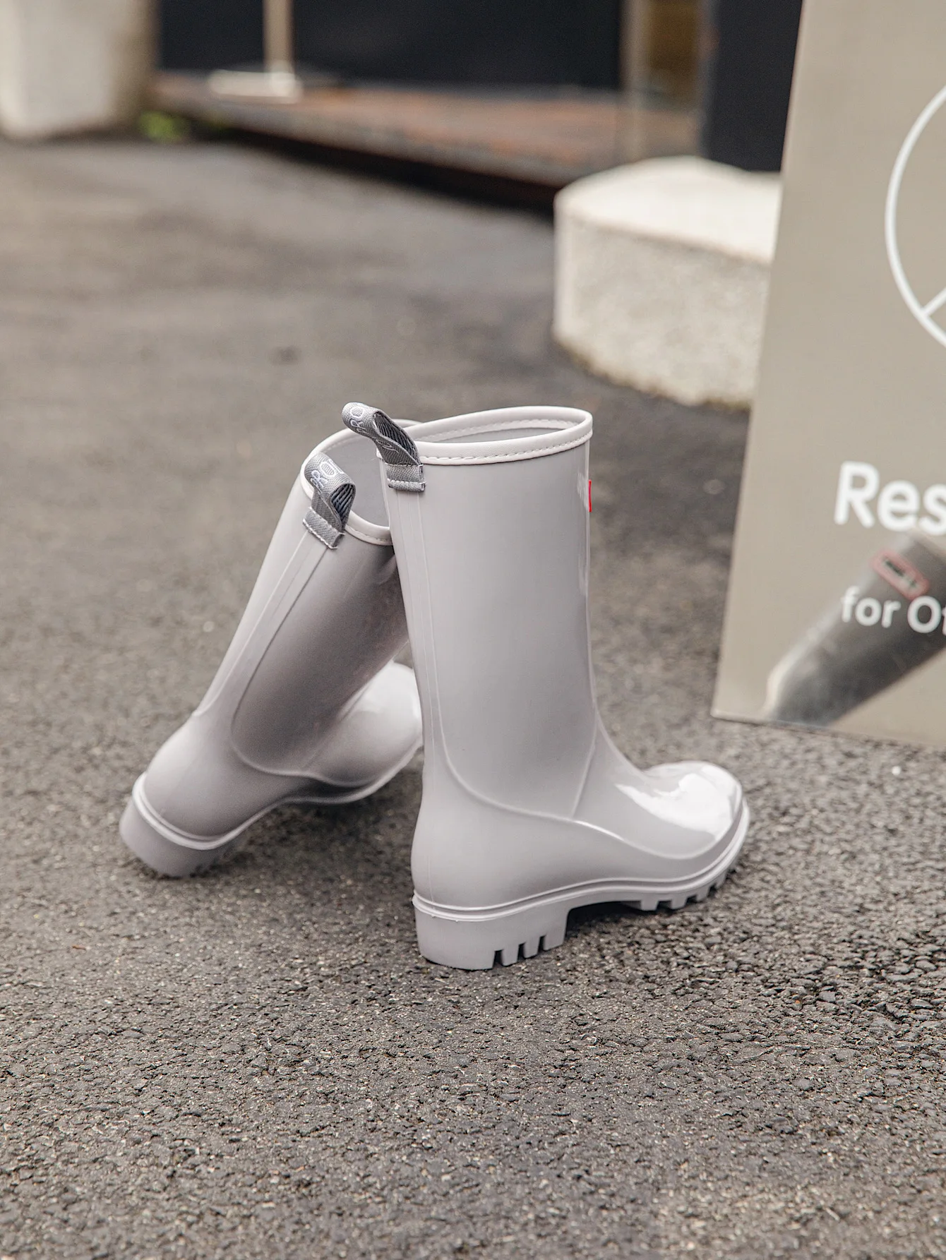 Rain boots for women, waterproof rain boots with thick midsole, anti slip and wear-resistant water shoes for outdoor rainy days