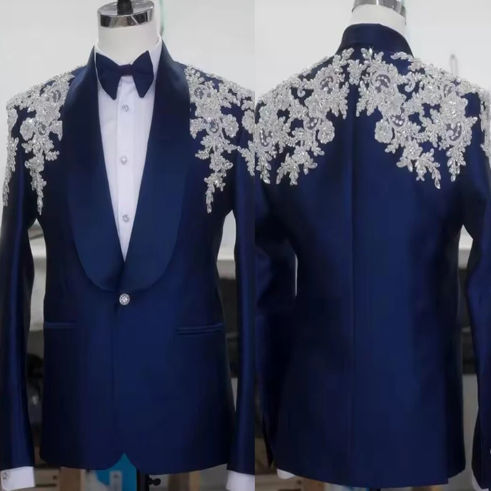 

Уникальный дизайн, вышитые бисером костюмы, мужские приталенные костюмы, комплект из 2 предметов, куртка с шалью и лацканами, брюки, индивидуальный свадебный смокинг для жениха, наряд