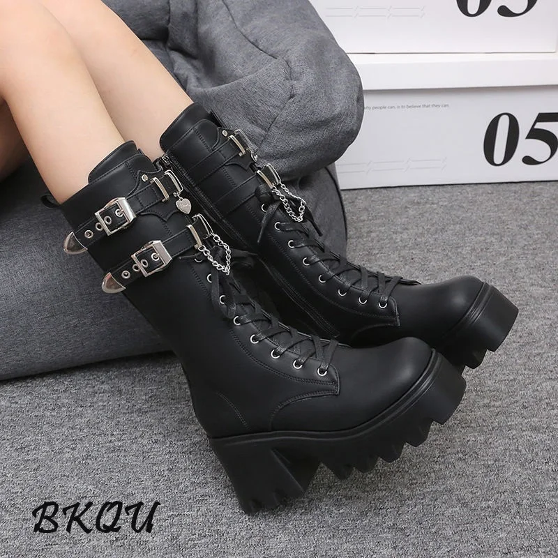 Bkqu sapatos elevadores 20cm plus size 10cm botas de plataforma punk feminino 2024 outono botas de cavaleiro meados de bezerro botas decoração de metal