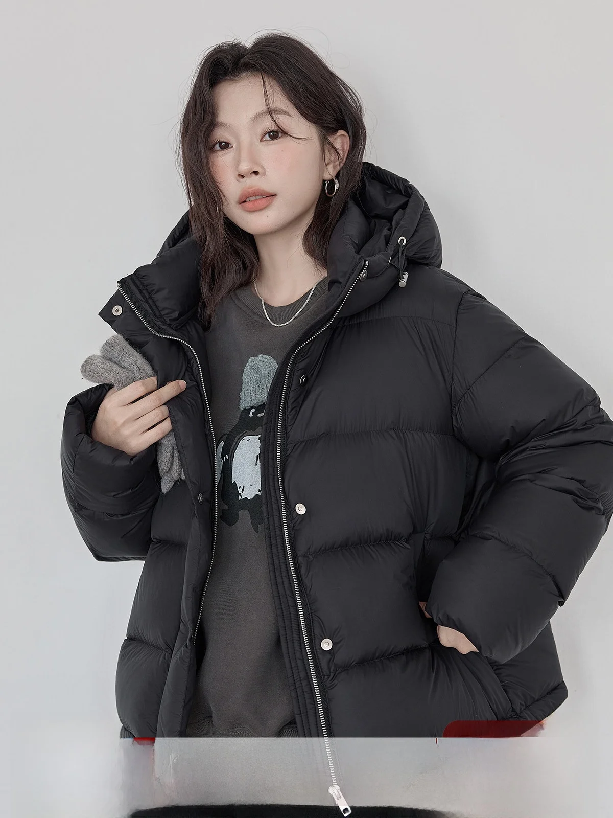 

Женская пуховая куртка HuiXi с капюшоном, новая модель 2025 года, зимняя, свободного кроя, белая, из натурального пуха, теплая верхняя одежда для повседневной носки, корейская версия...