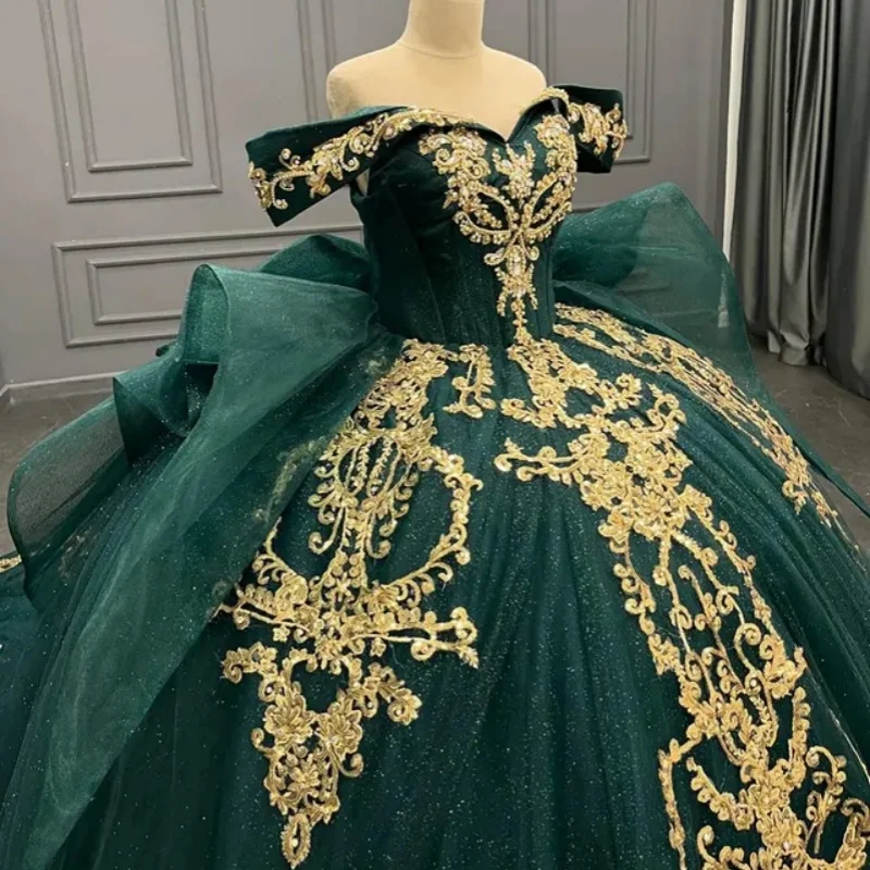 

Блестящее темно-зеленое платье Quinceanera с открытыми плечами, тюлевое платье с золотыми блестками и кристаллами, цветок с бантом, платья de 15, Quinceanera ﻿ Индивидуальный