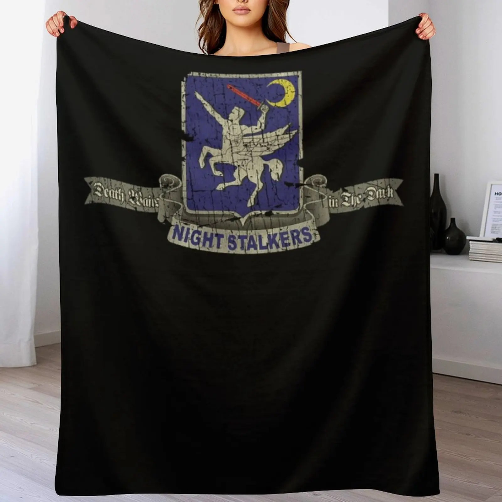 Níght Stálkérs Déáth Wáíts ín Thé Dárk 1981 Throw Blanket Retros Vintage anime Blankets