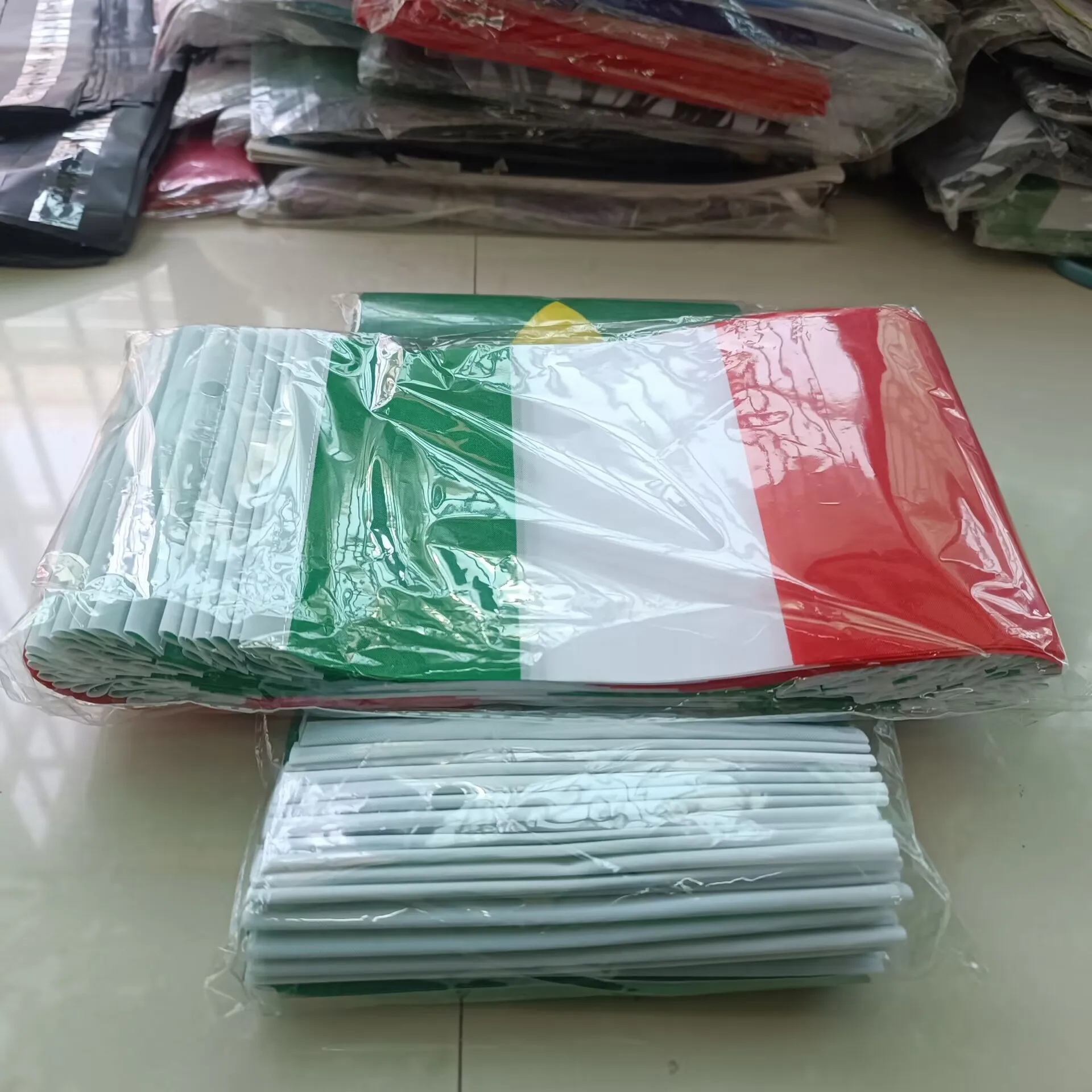 xvggdg  100pcs  14 * 21cm    Promotion Wholesale    Brazil   Hand  flag  Waving National Flag