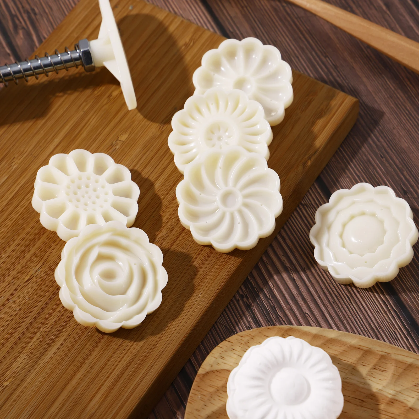 

1Set Moon Cake Making Mold with Beautiful Patterns Hand-Press DIY Mold for Cookies Cakes Decoration in Kitchen Bakery Party