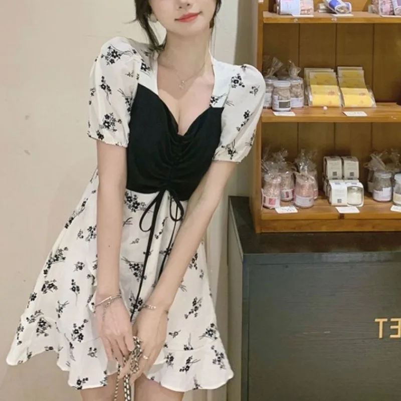 

Women's 2024 Summer New Pullover Square Neck Spliced Zipper Fragmented Flower Color Block Simple Commuter Short Sleeve Dress