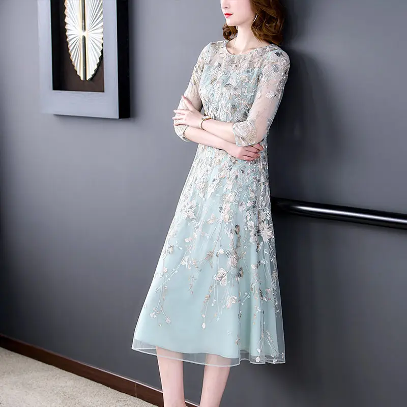 2022 Heavy Industry Lace Floral Embroidery French Banquet Dress Spring And Summer New Elegant Temperament Mid-Length Dress h1745