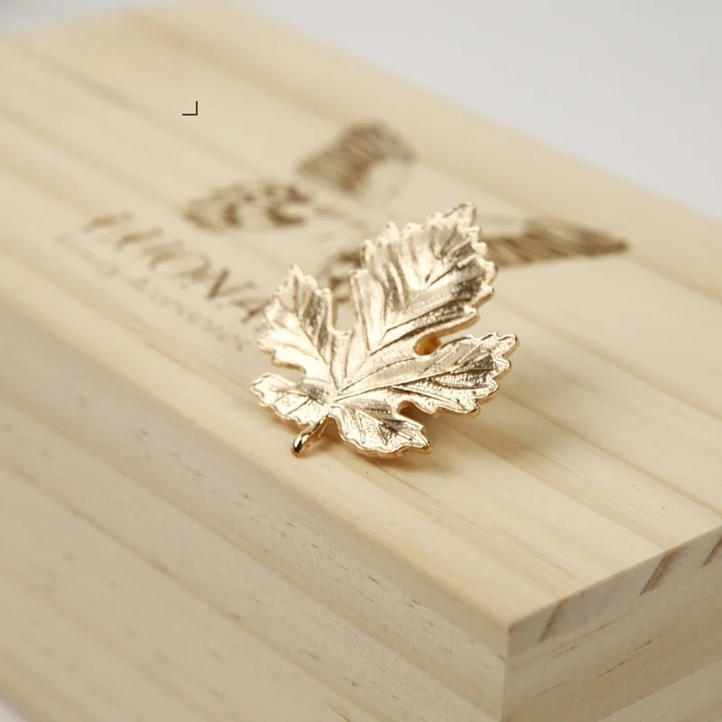 金箔メンズネクタイリーフパターンレトロ英国新郎ベストマンホストラペルピンファッショナブルなウェディングアクセサリーネックラペルピン