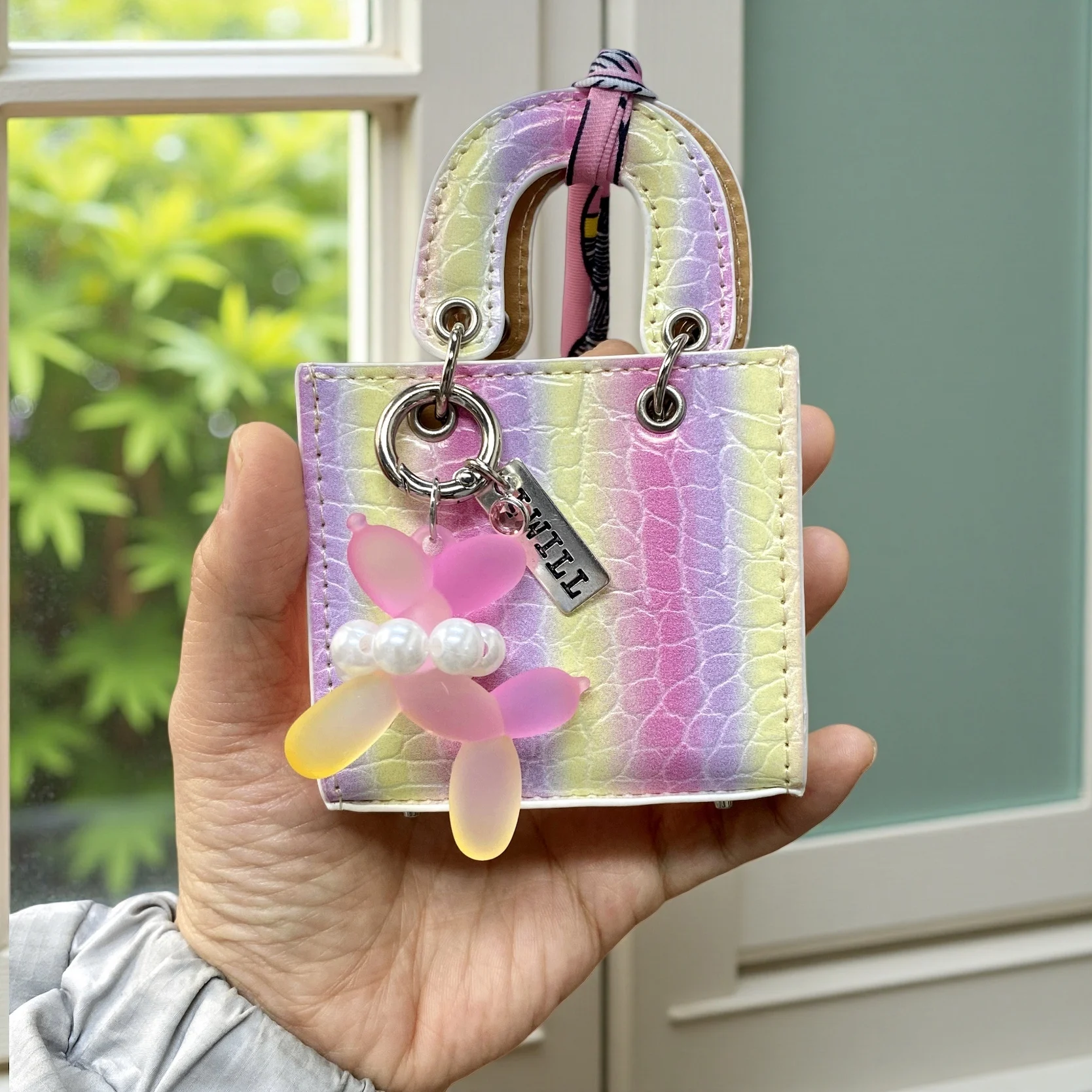 Mini PU-Leder Taschenanhänger, Regenbogenfarbene Mini-Tasche mit Farbverlauf-Ballonhund-Schlüsselanhänger-Set für Ohrhörer/Ladekabel/Geschenk – Detail 1